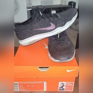 Women's NIKE Air Zoom Fearless Metallic Sz 11 Gentle Worn Twice